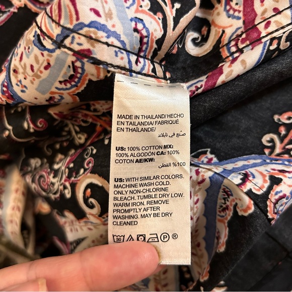 Chico’s No-Iron Sateen Paisley Wing-Collar Shirt Size Chicos 2/U.S. 12/14 - Picture 13 of 14